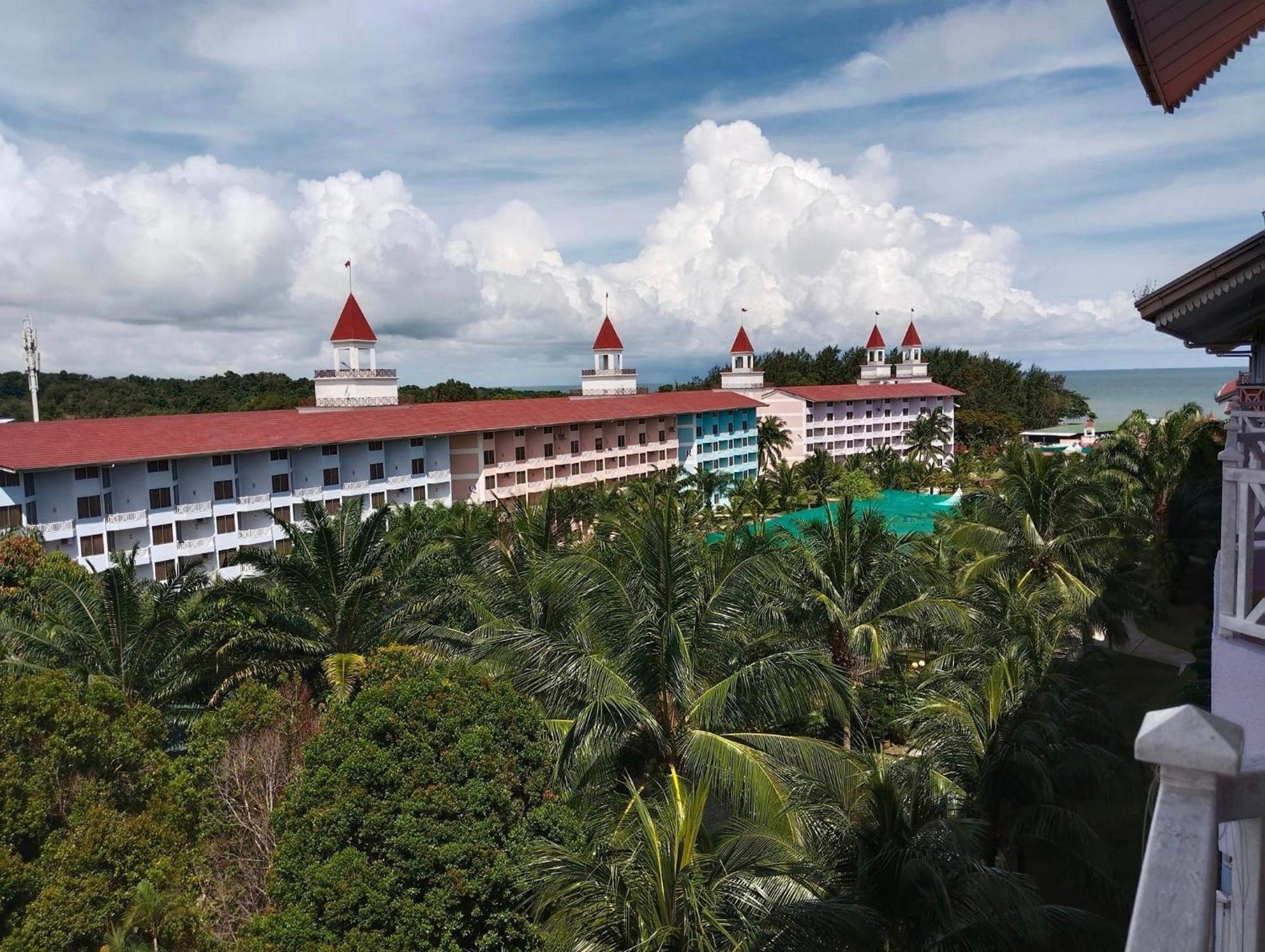 Lotus Desaru Beach Resort & Spa Bandar Penawar Extérieur photo